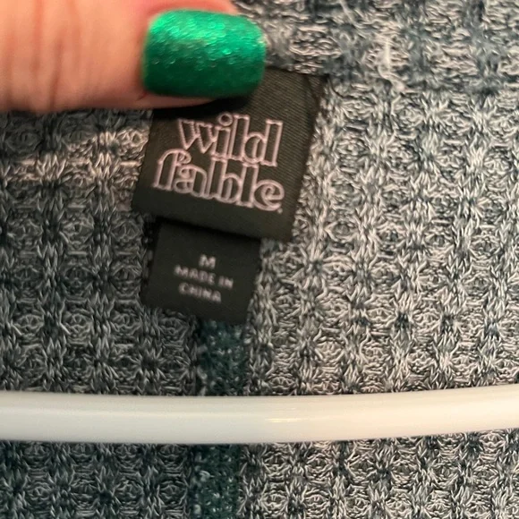 Green/white Knit Long-Sleeve V-Neck Knot Front Top - Picture 4 of 4